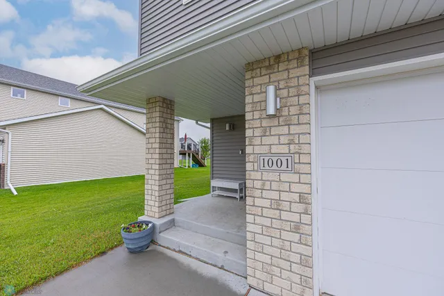 $343,000 | 1001 9th Street Southeast, Barnesville, MN 56514