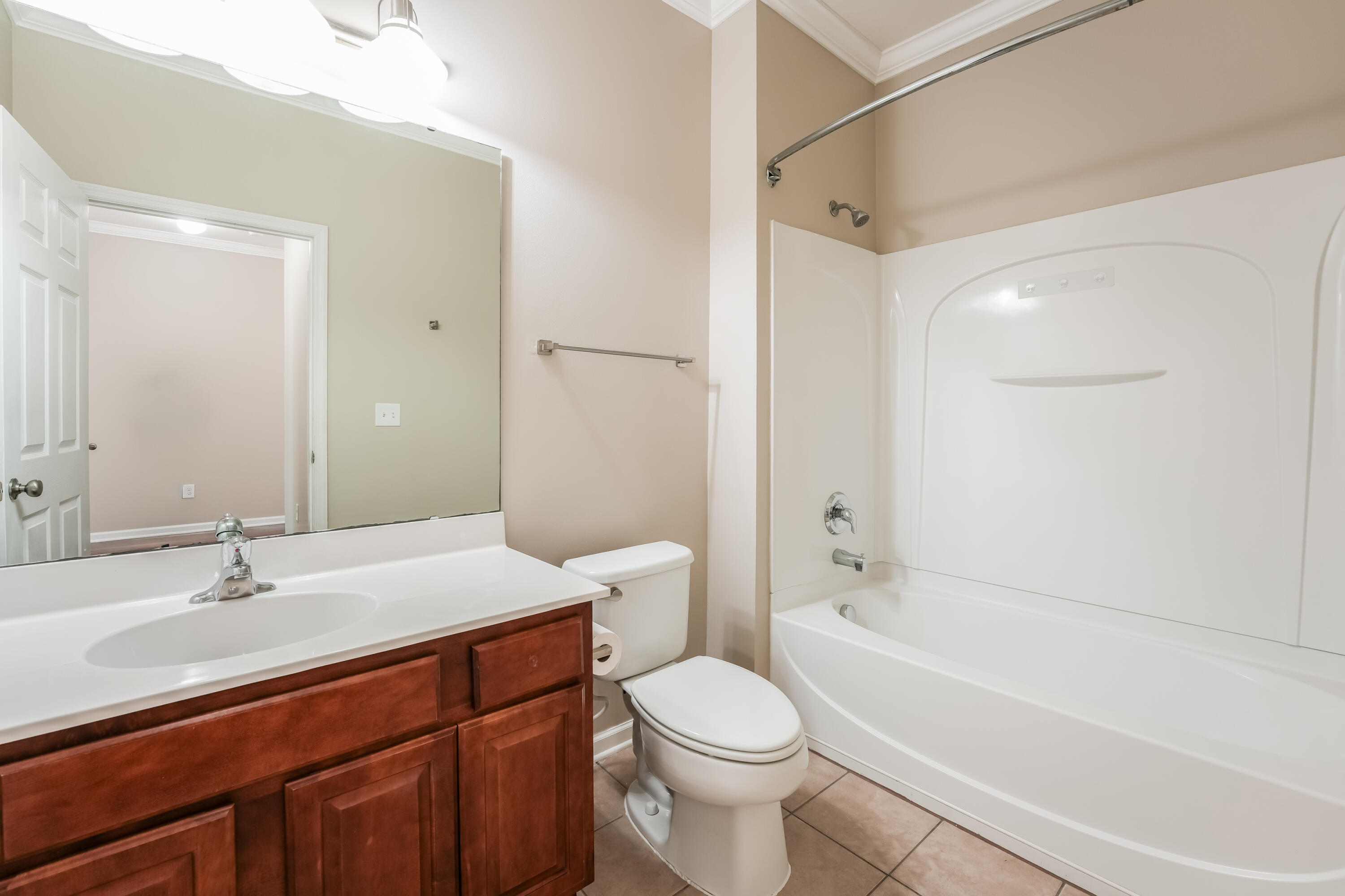 231 Xavier Street Charleston, SC 29414 - Photo 16 of 18 18-photo-Bathroom-c6956552-8833-4031-ad4
