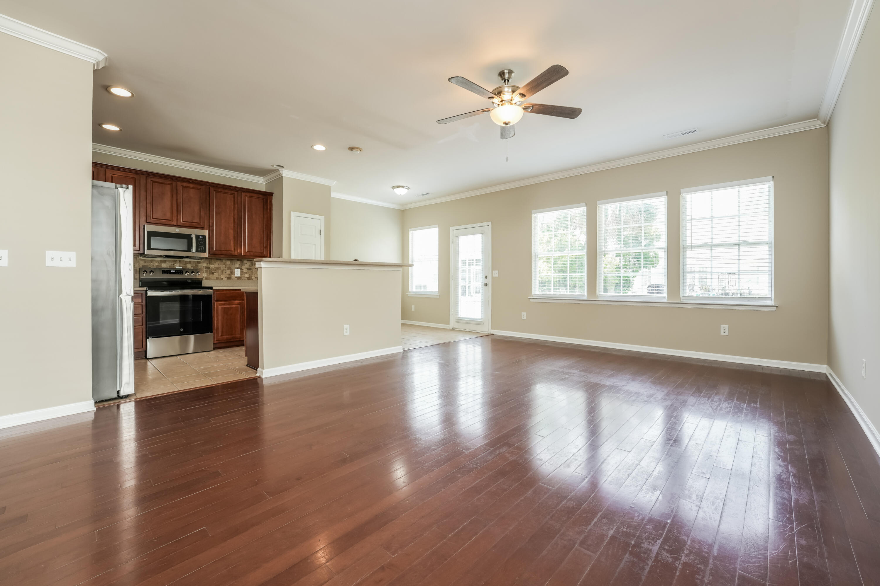 231 Xavier Street Charleston, SC 29414 - Photo 4 of 18 6-photo-Living-Room-3af839b6-8b78-4e21-9