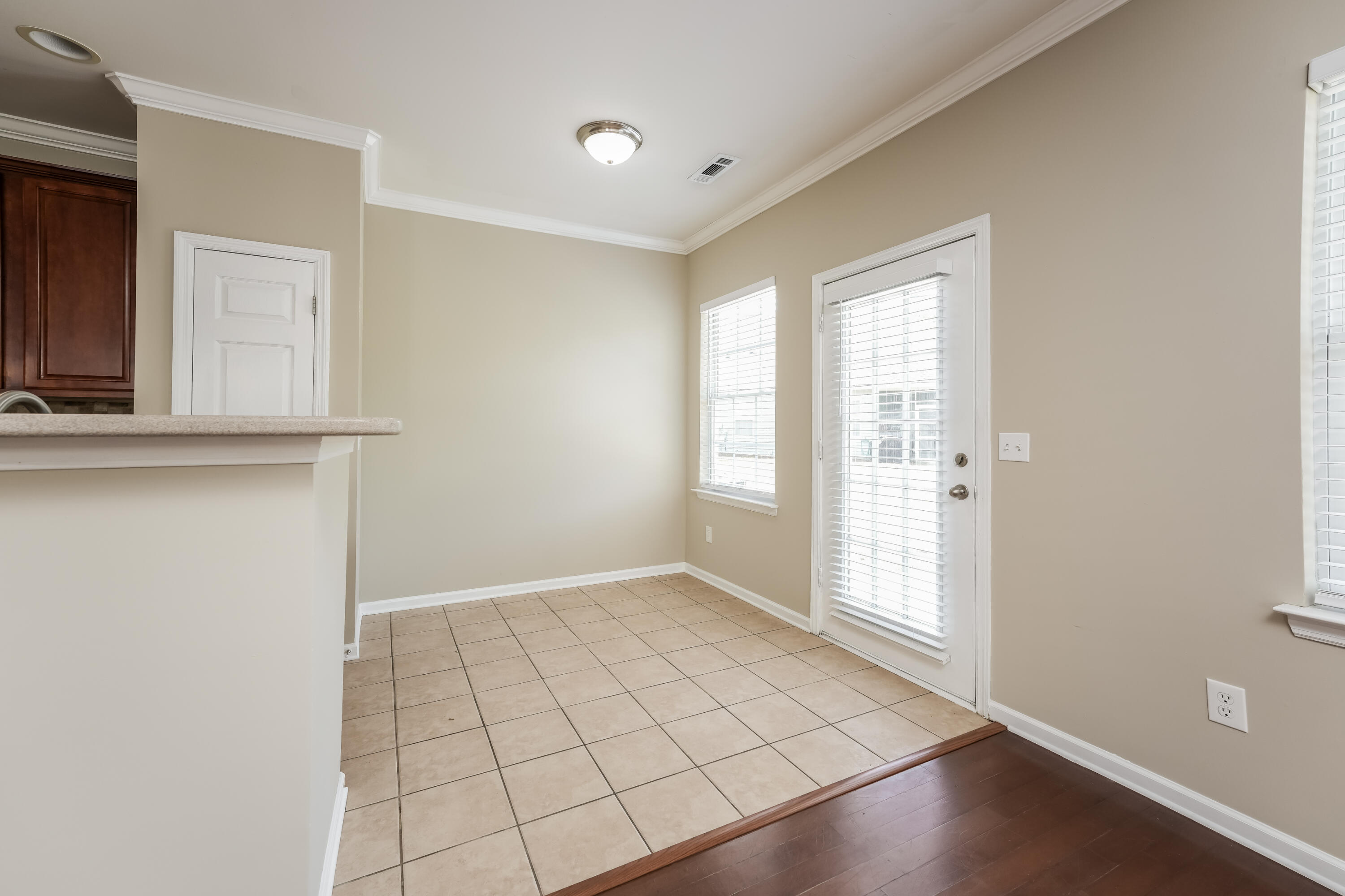 231 Xavier Street Charleston, SC 29414 - Photo 7 of 18 9-photo-Breakfast-Nook-7be443e1-690a-4af