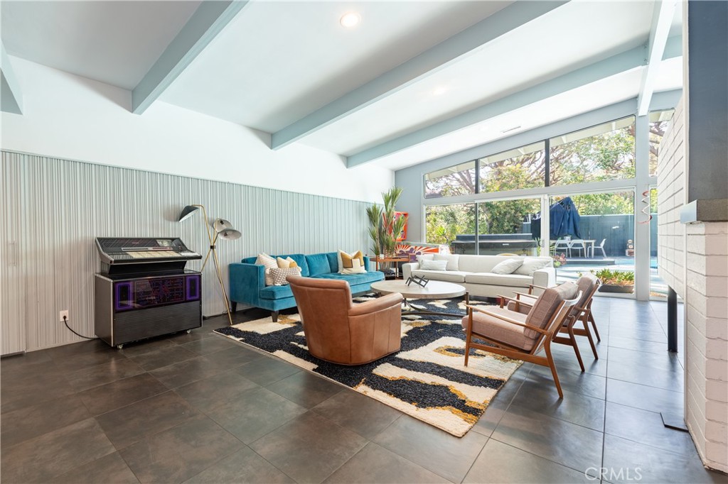 15626 Royal Ridge Road Sherman Oaks, CA 91403 - Photo 7 of 33