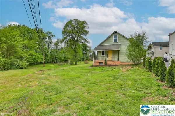 $2,500 | 1861 East Emmaus Avenue, Allentown, PA 18103