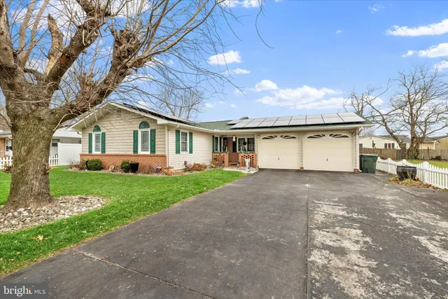 a view of a house with a yard and garage