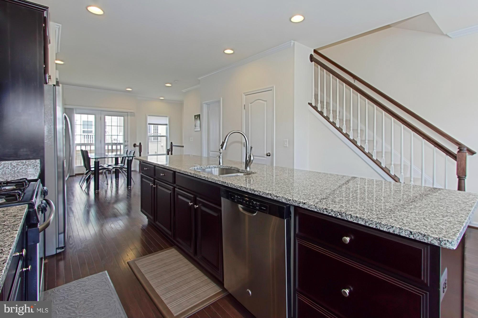 43393 Rickenbacker Square Ashburn, VA 20147 - Photo 11 of 30 Kitchen