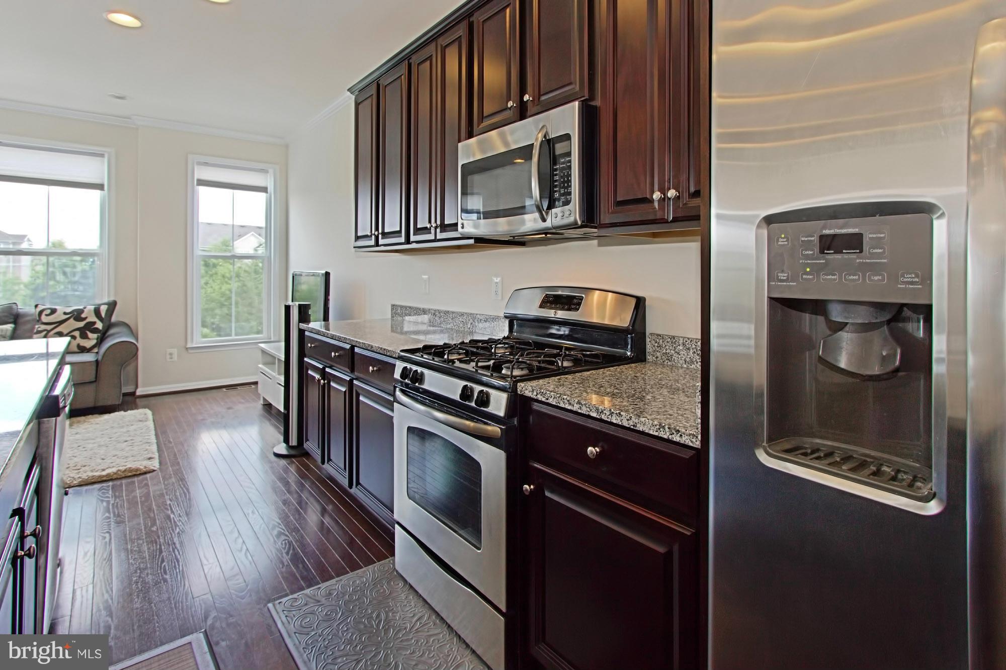 43393 Rickenbacker Square Ashburn, VA 20147 - Photo 12 of 30 Kitchen