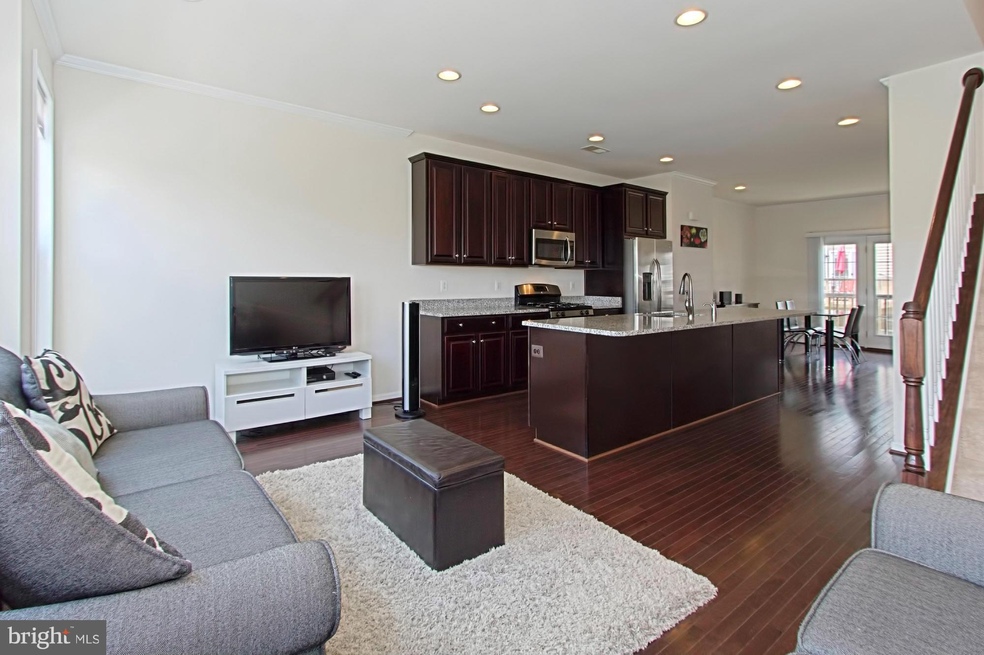 43393 Rickenbacker Square Ashburn, VA 20147 - Photo 15 of 30 Living Room