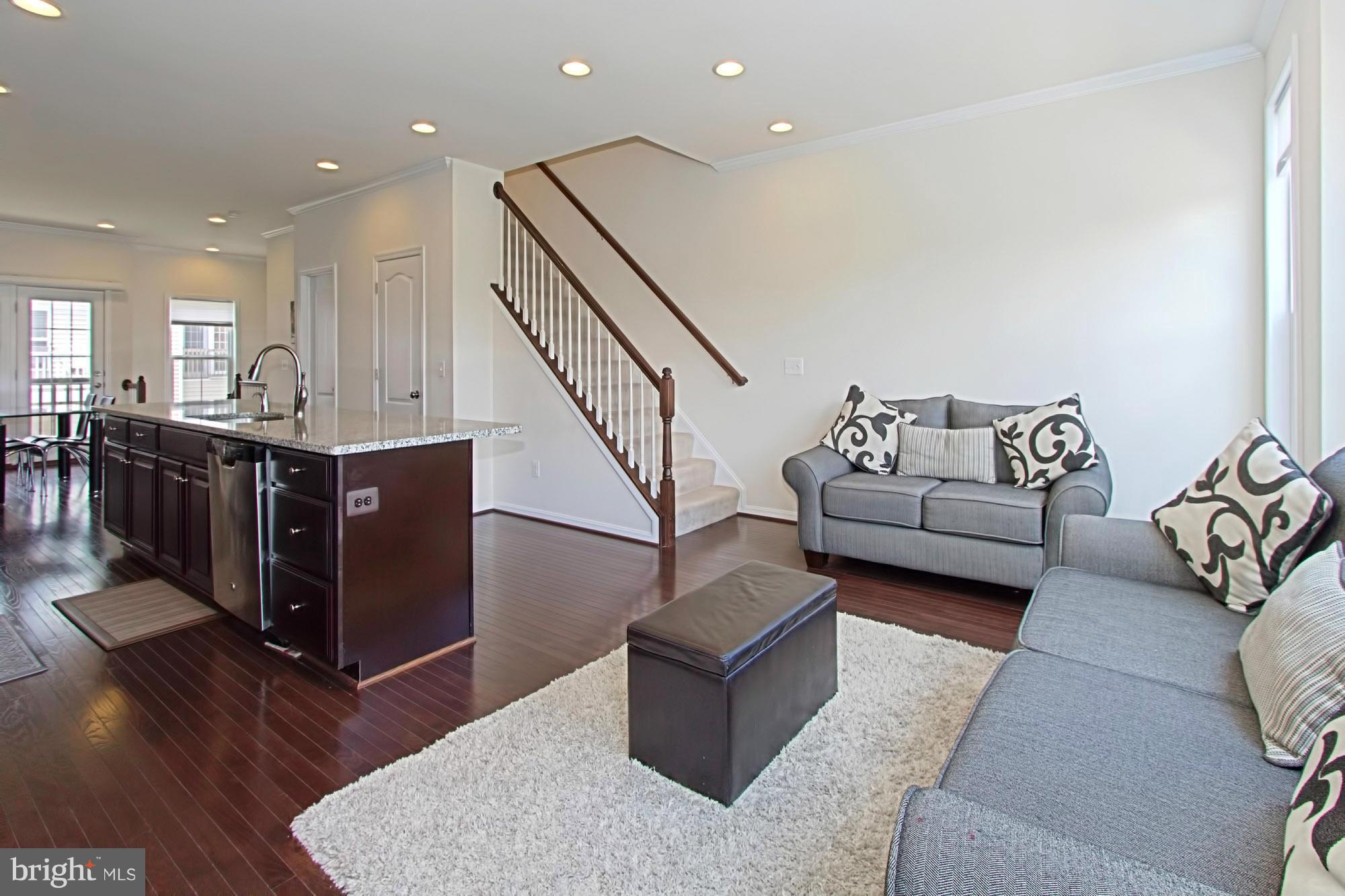 43393 Rickenbacker Square Ashburn, VA 20147 - Photo 17 of 30 Living Room
