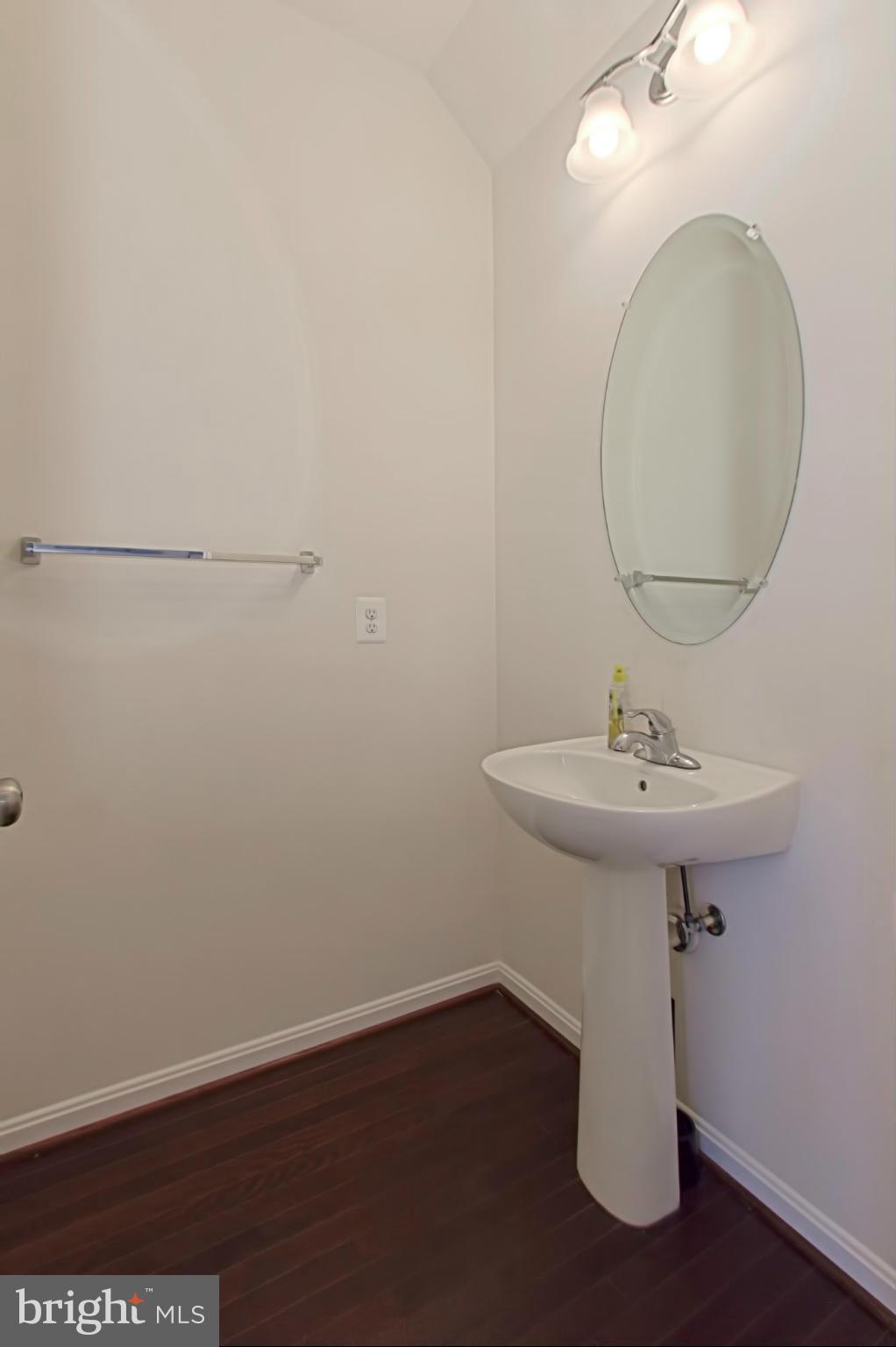 43393 Rickenbacker Square Ashburn, VA 20147 - Photo 18 of 30 Bath