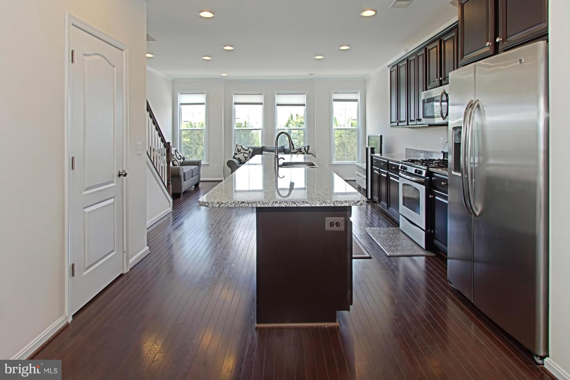 43393 Rickenbacker Square Ashburn, VA 20147 - Photo 8 of 30 Kitchen