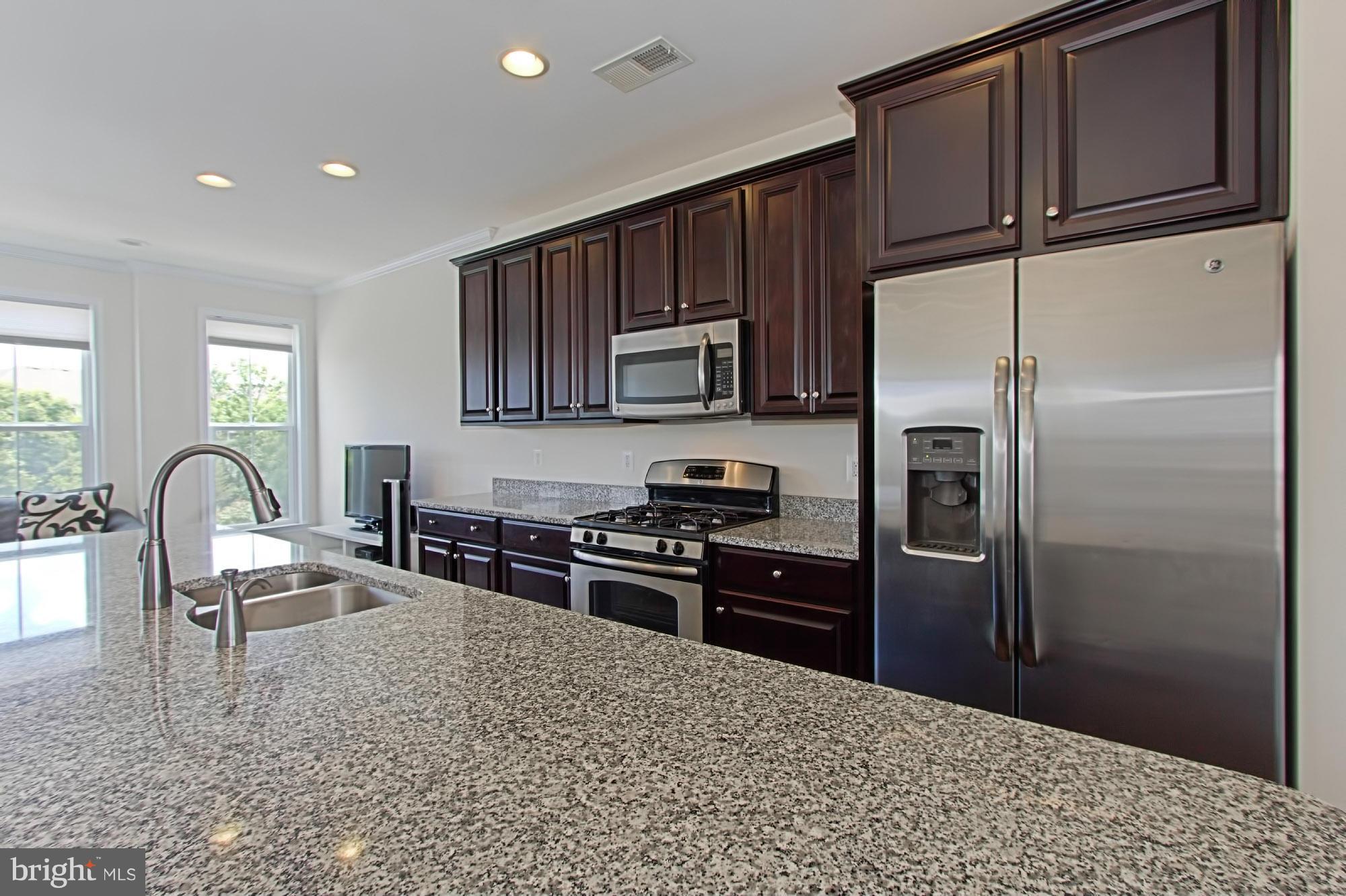 43393 Rickenbacker Square Ashburn, VA 20147 - Photo 9 of 30 Kitchen