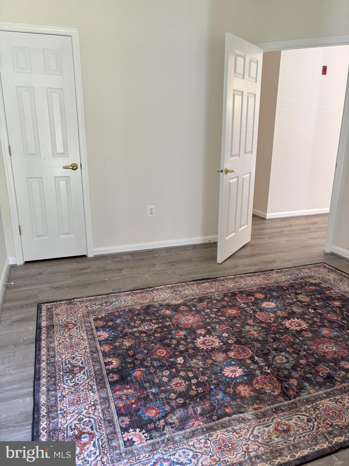 4561 Strutfield Lane, Unit 3115 Alexandria, VA 22311 - Photo 27 of 36 an empty room with floor to ceiling window