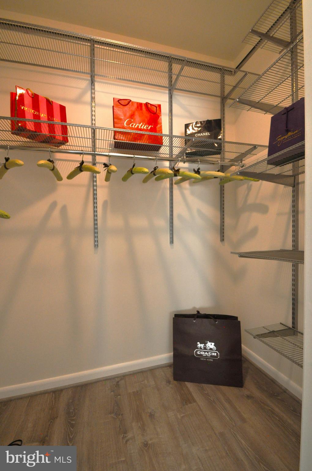 4561 Strutfield Lane, Unit 3115 Alexandria, VA 22311 - Photo 6 of 36 a view of a room with gym equipment