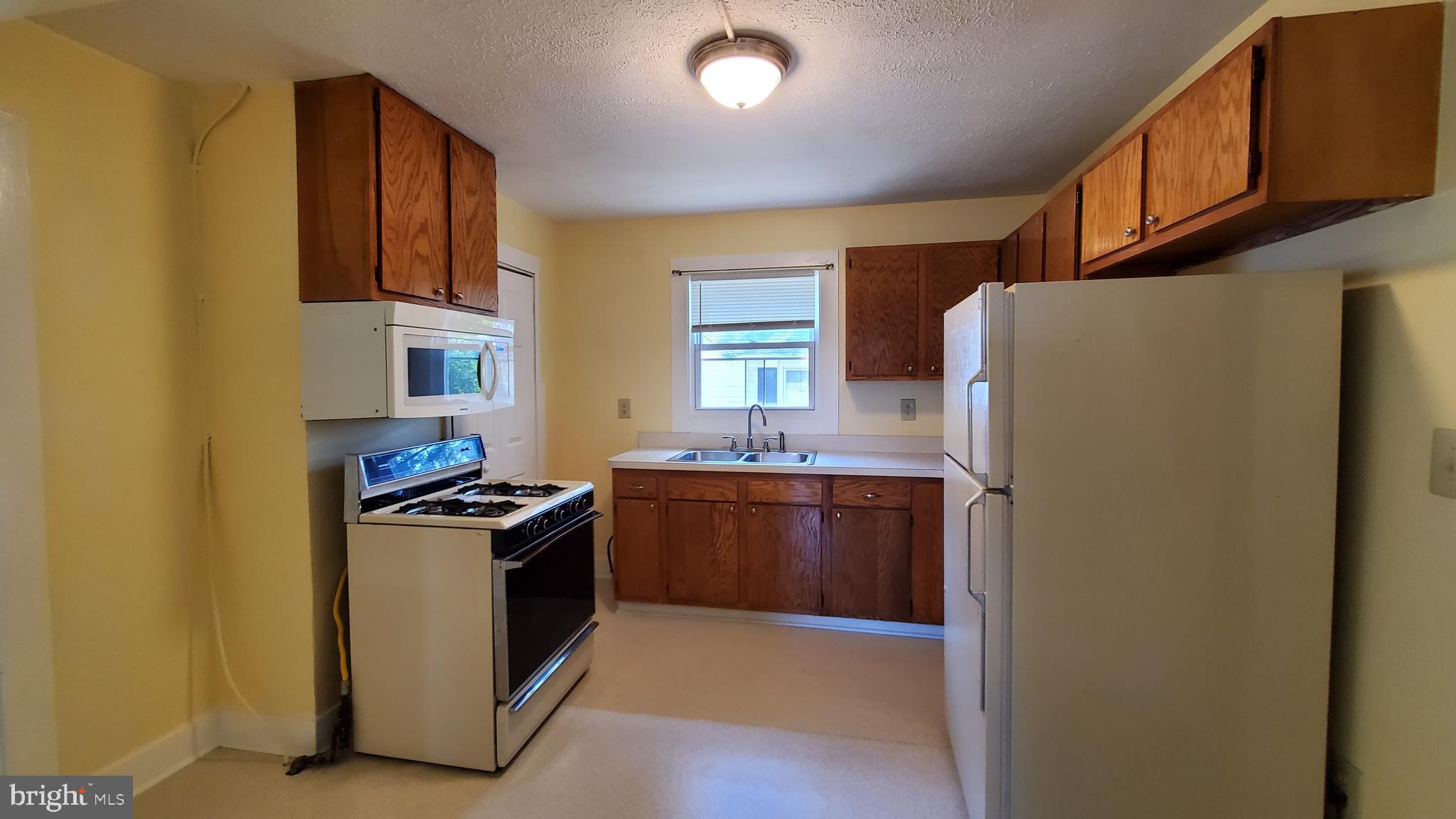 914 Hilltop Drive Culpeper, VA 22701 - Photo 2 of 26