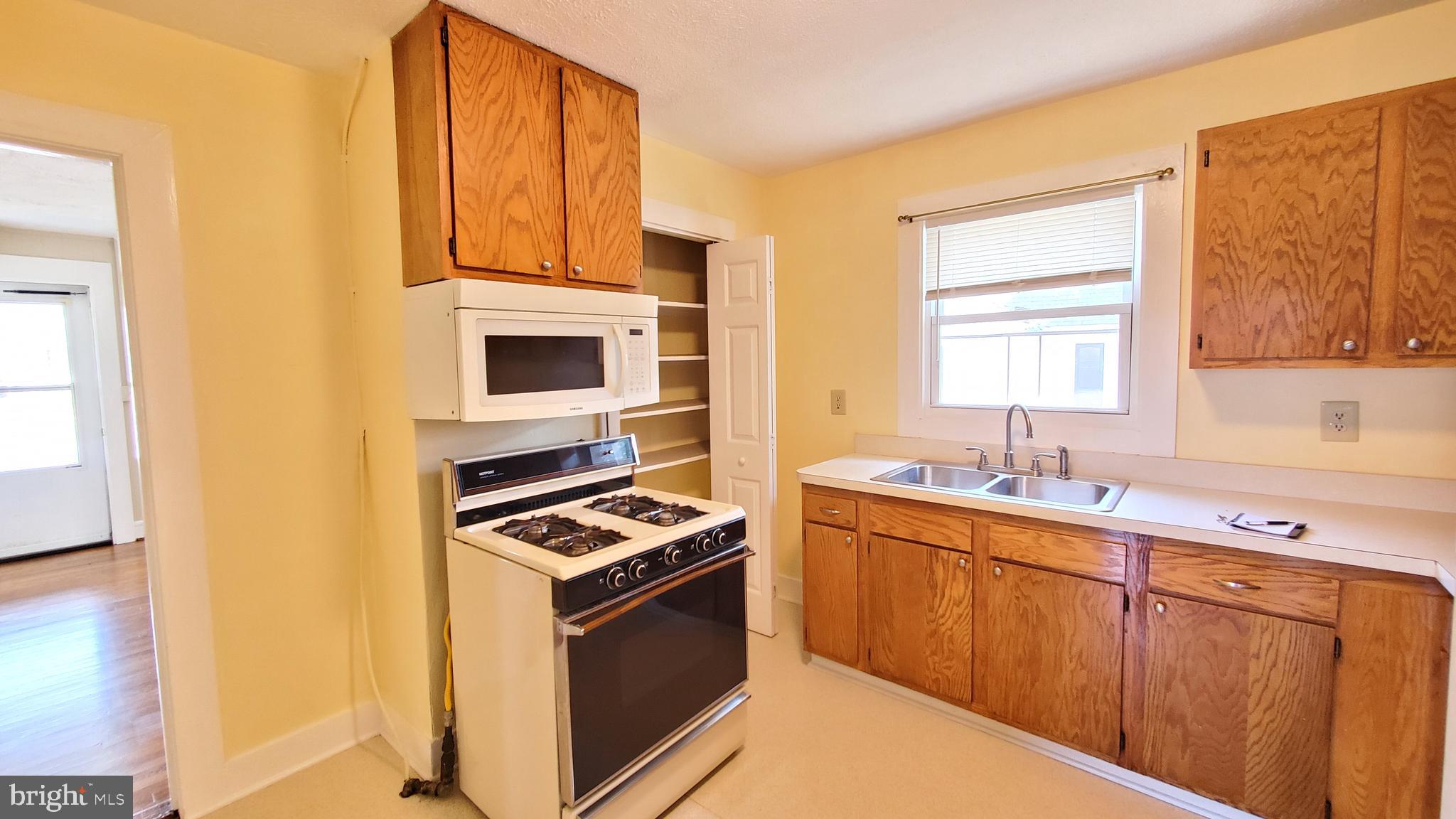 914 Hilltop Drive Culpeper, VA 22701 - Photo 3 of 26