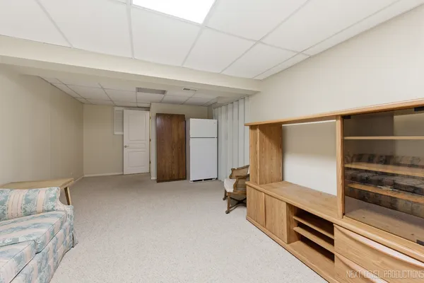 a view of livingroom with furniture