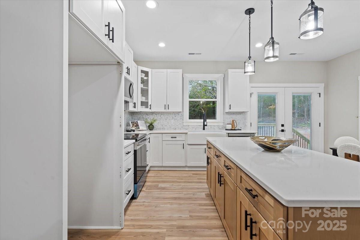 522 Waco Road Kings Mountain, NC 28086 - Photo 7 of 26 a kitchen with cabinets a sink and appliances