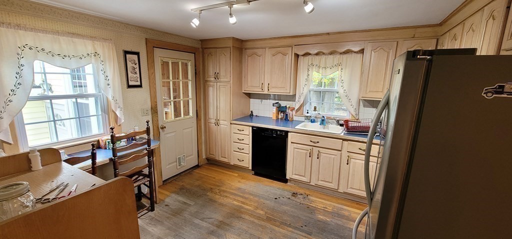 67 Tennyson Road Reading, MA 01867 - Photo 8 of 19 Gallery Image 8