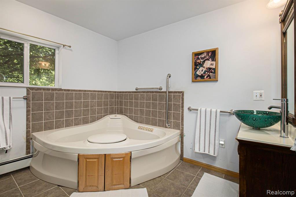 8687 Antcliff Road Howell, MI 48855 - Photo 23 of 41