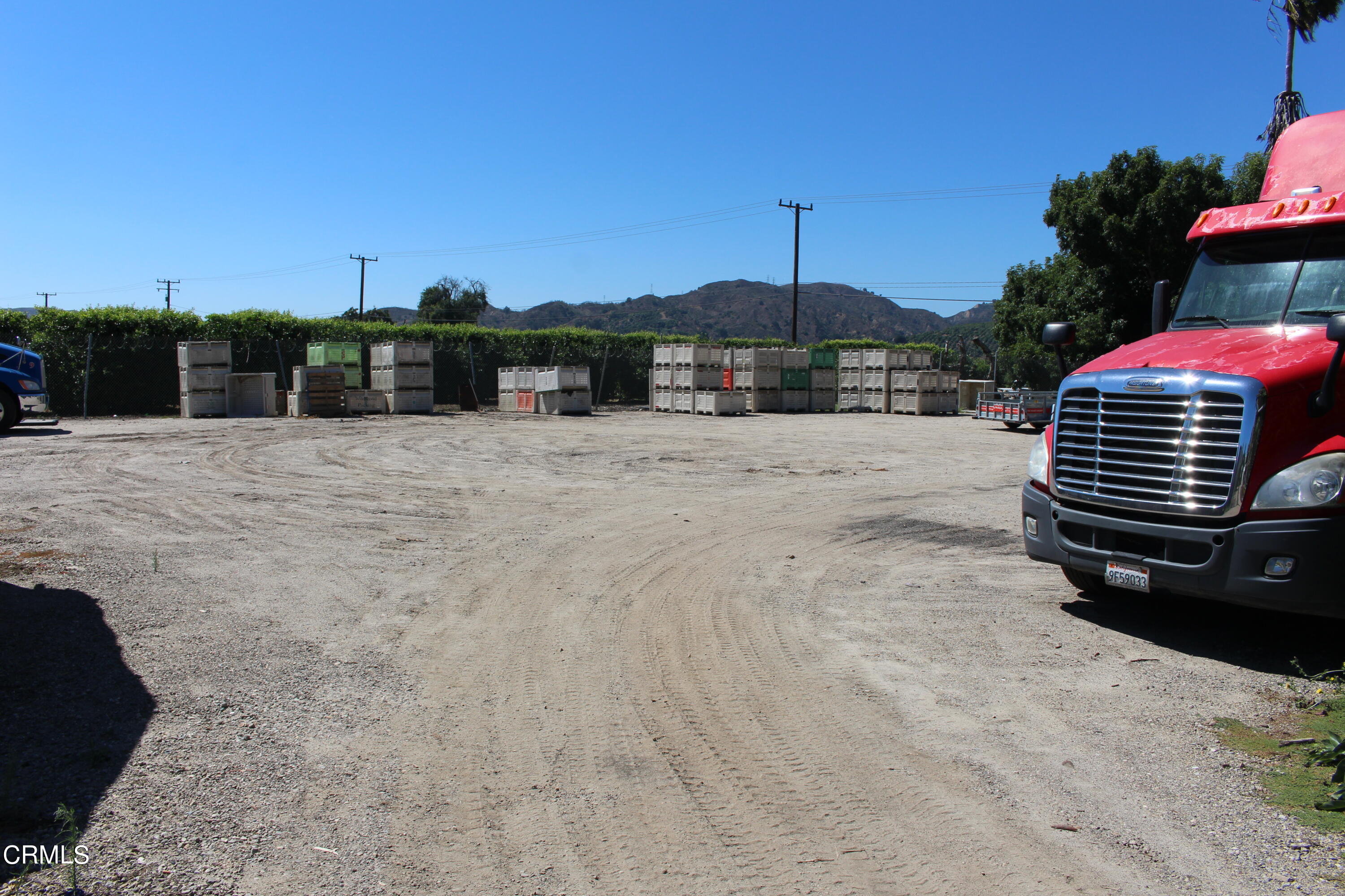19086 East Telegraph Road Santa Paula, CA 93060 - Photo 13 of 26 a backyard of a house with wooden fence