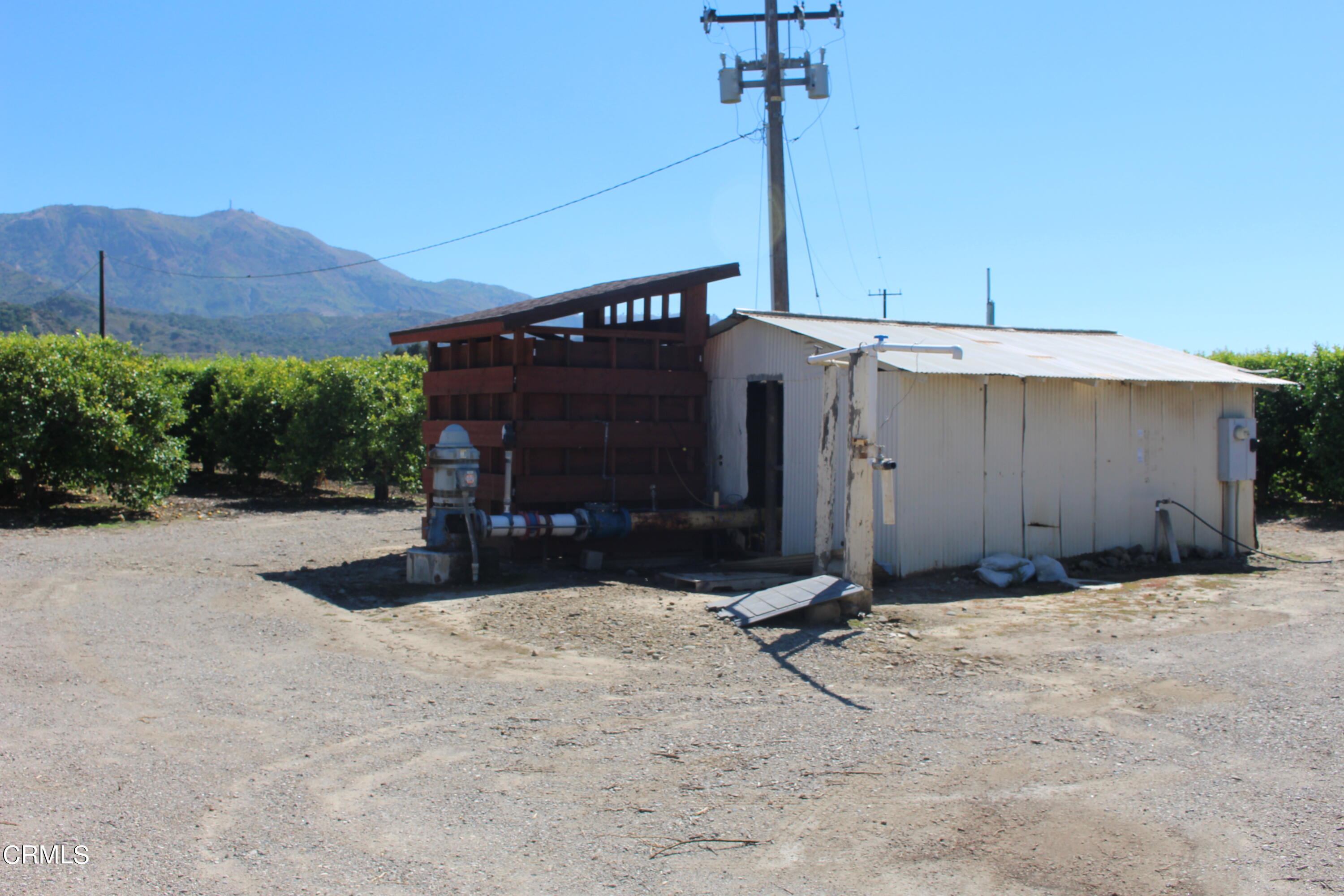 19086 East Telegraph Road Santa Paula, CA 93060 - Photo 25 of 26 a view of a backyard