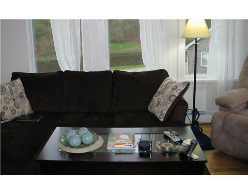 68 Fish Street Thomaston, ME 04861 - Photo 9 of 25 Living Room.