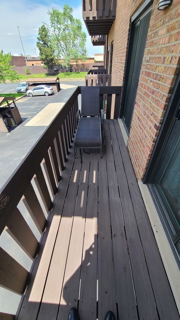 7548 Clarendon Hills Road, Unit 1B Willowbrook, IL 60527 - Photo 22 of 33 a view of outdoor space with seating space