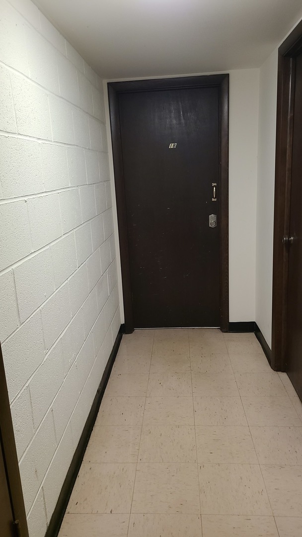 7548 Clarendon Hills Road, Unit 1B Willowbrook, IL 60527 - Photo 26 of 33 a view of room