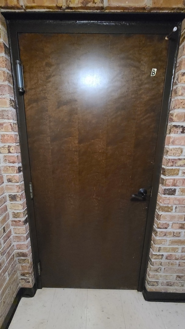 7548 Clarendon Hills Road, Unit 1B Willowbrook, IL 60527 - Photo 27 of 33 a view of entryway