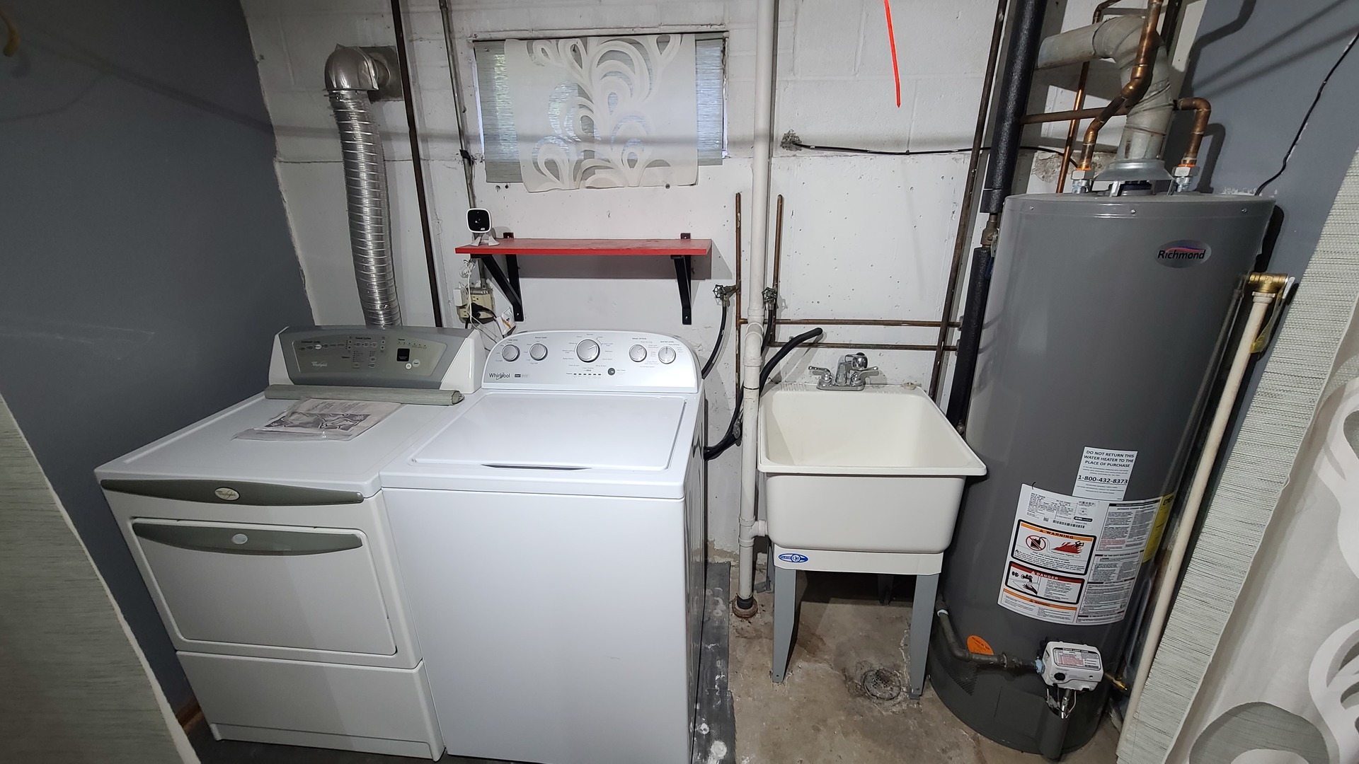 7548 Clarendon Hills Road, Unit 1B Willowbrook, IL 60527 - Photo 29 of 33 a utility room with dryer and washer