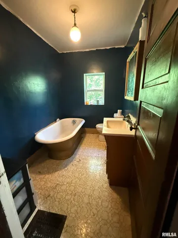 $95,000 | 416 Macomb Road, Rushville, IL 62681