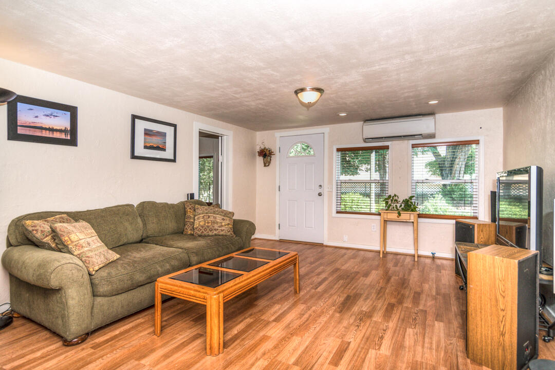 1902 Northeast Laughlin Road Prineville, OR 97754 - Photo 3 of 35 Living room w/ductless heat/cooling