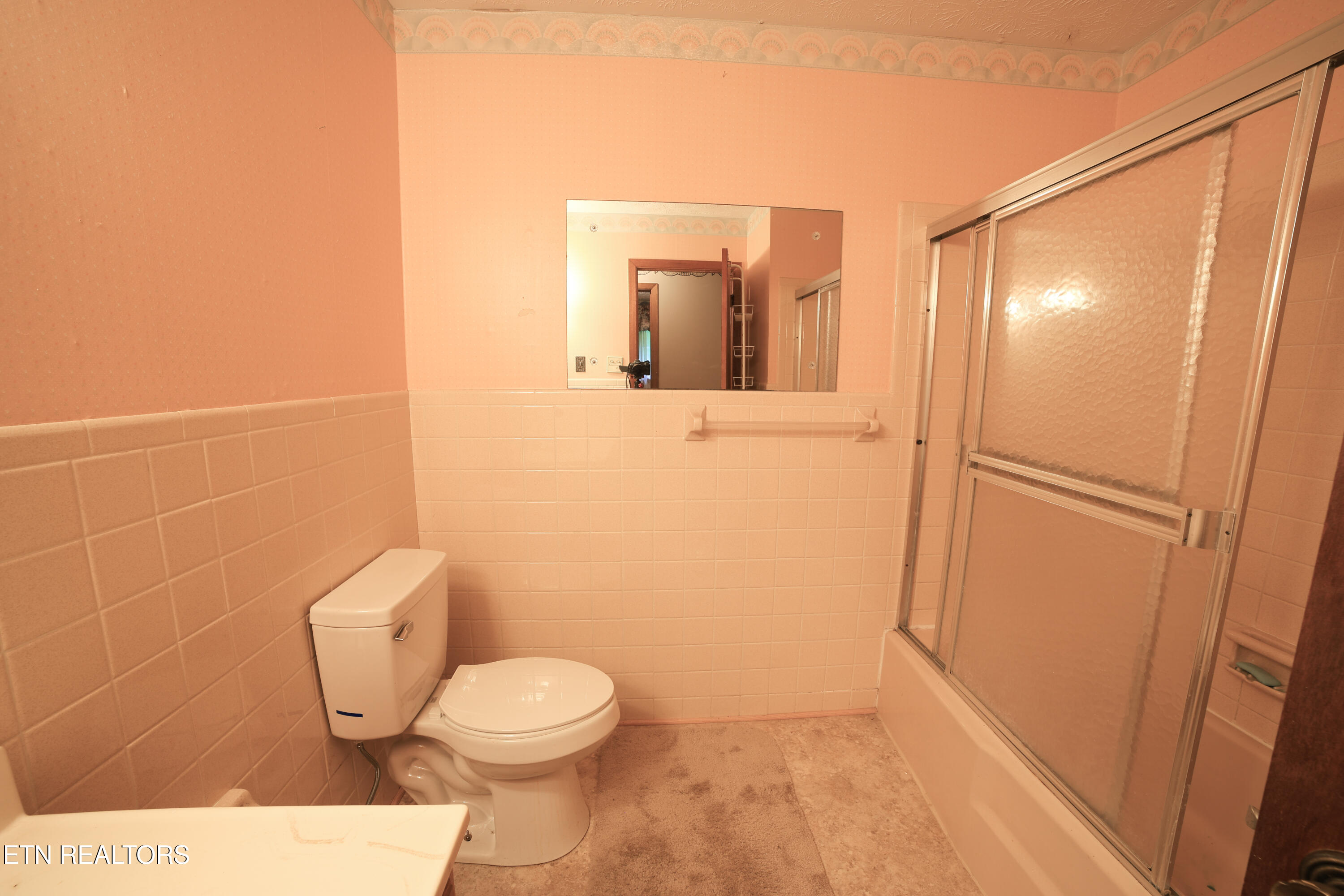 160 Rector Drive Harrogate, TN 37752 - Photo 12 of 15 160 Rector Dr- hall bath