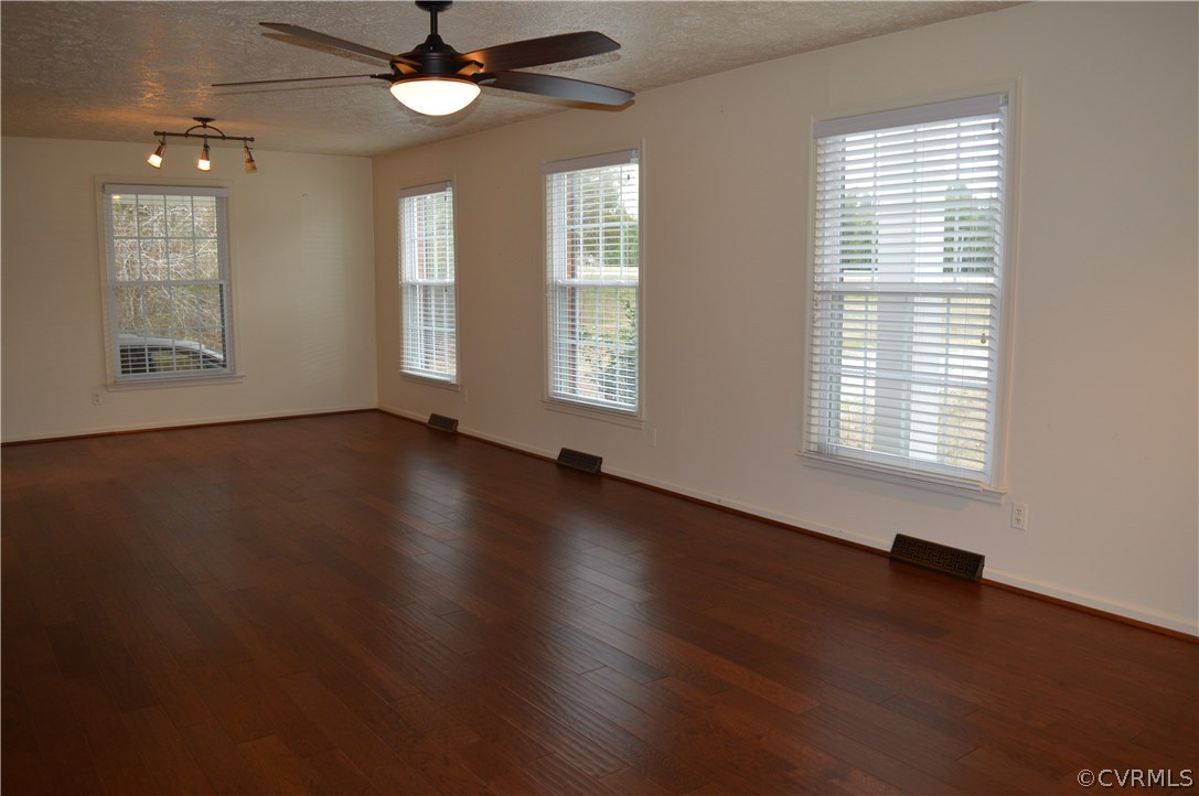 20403 Cox Road Sutherland, VA 23885 - Photo 6 of 32 Gallery Image 6