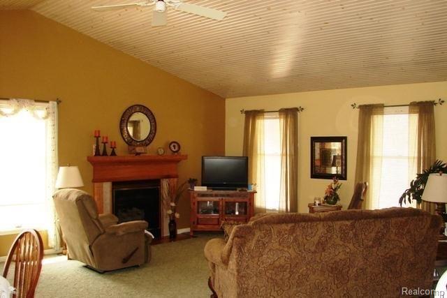 4 Living room with vaulted ceili