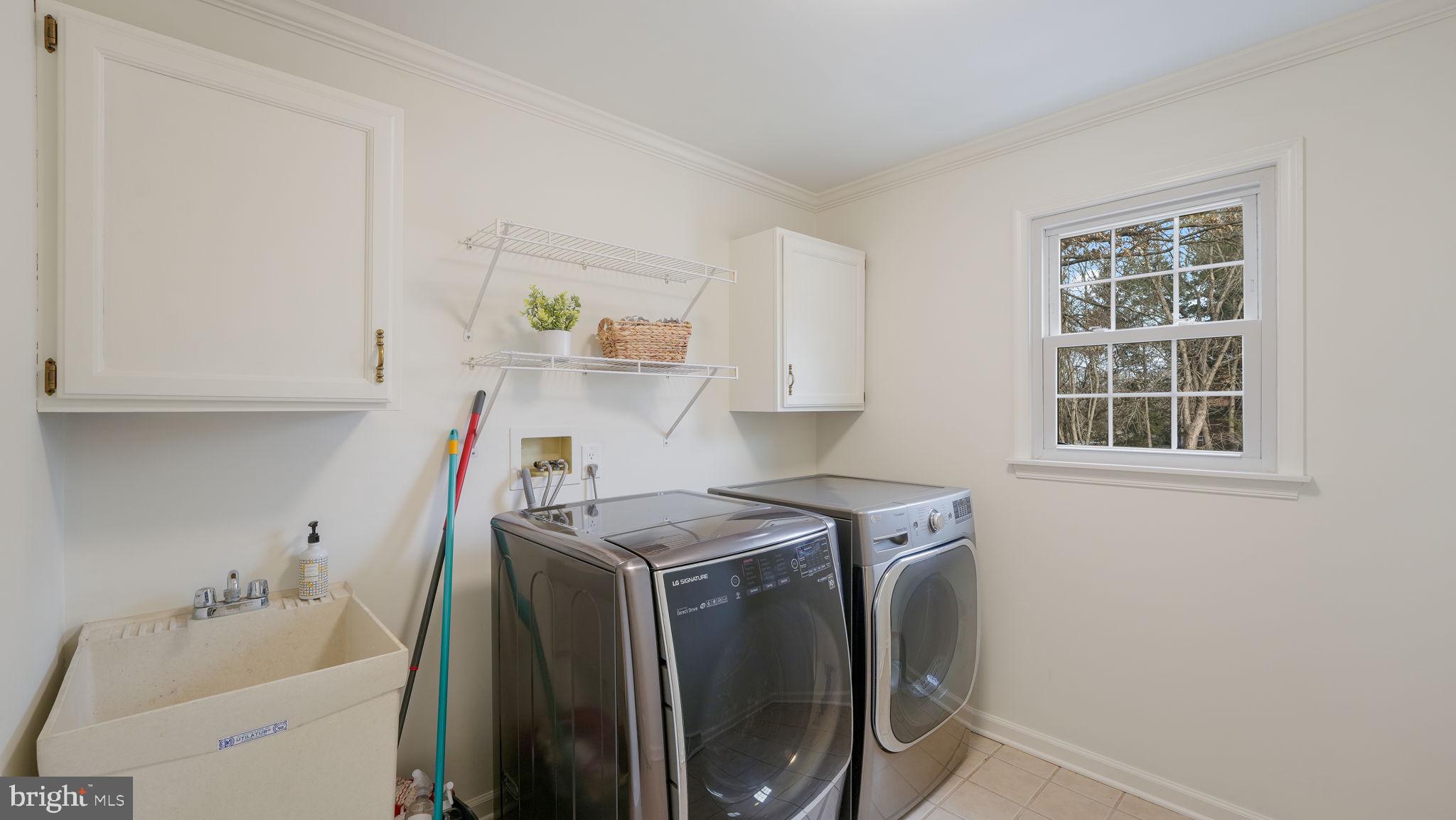 2520 Valley Road Jamison, PA 18929 - Photo 22 of 40 a utility room with dryer and washer