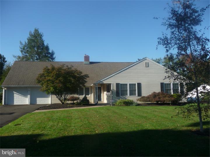 43 Flamingo Road Levittown, PA 19056 - Photo 1 of 25 Gallery Image 1