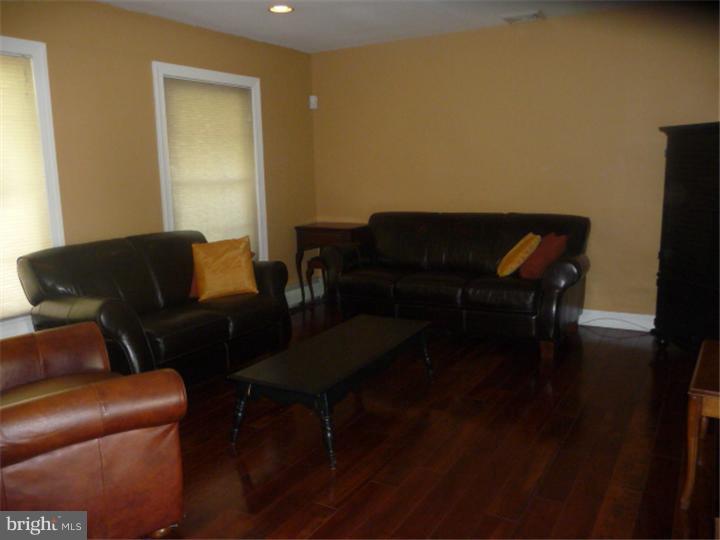43 Flamingo Road Levittown, PA 19056 - Photo 11 of 25 Gallery Image 11