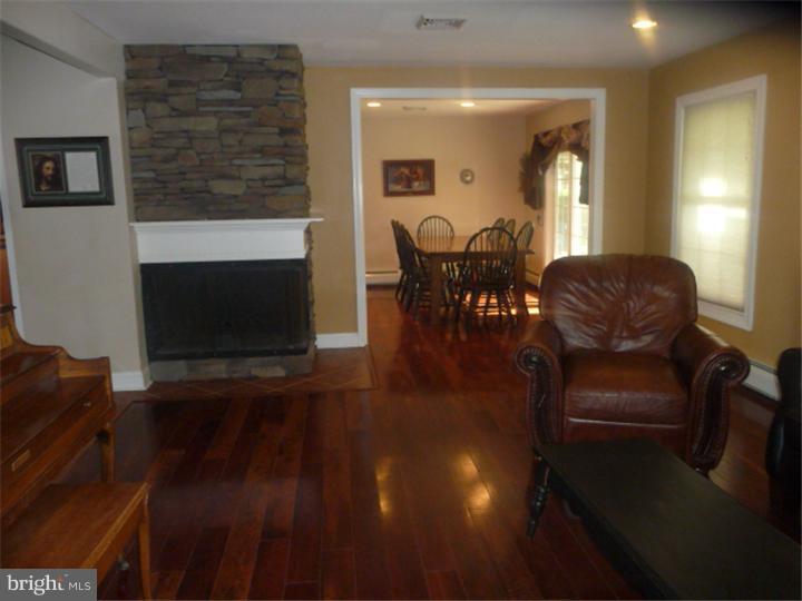 43 Flamingo Road Levittown, PA 19056 - Photo 12 of 25 Gallery Image 12