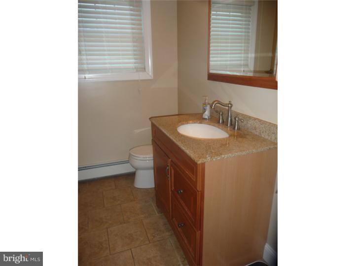 43 Flamingo Road Levittown, PA 19056 - Photo 13 of 25 Gallery Image 13