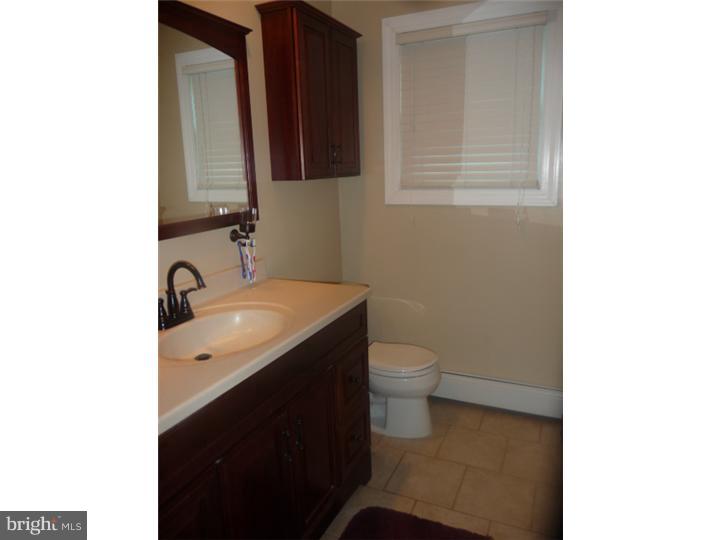 43 Flamingo Road Levittown, PA 19056 - Photo 14 of 25 Gallery Image 14