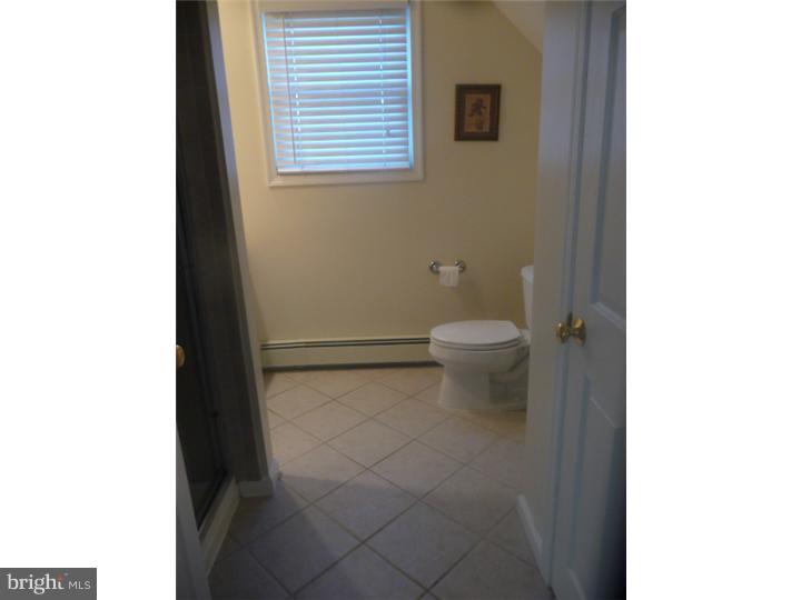 43 Flamingo Road Levittown, PA 19056 - Photo 17 of 25 Gallery Image 17