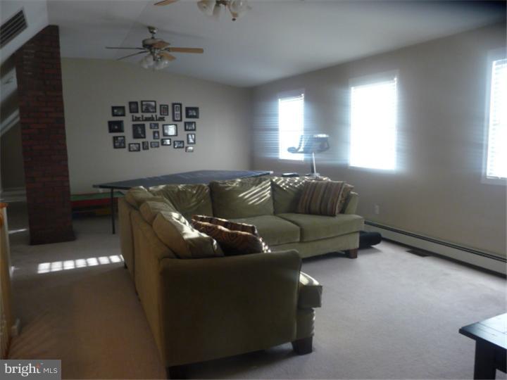 43 Flamingo Road Levittown, PA 19056 - Photo 19 of 25 Gallery Image 19