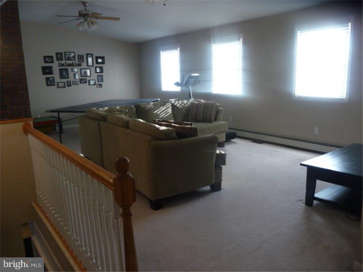43 Flamingo Road Levittown, PA 19056 - Photo 20 of 25 Gallery Image 20