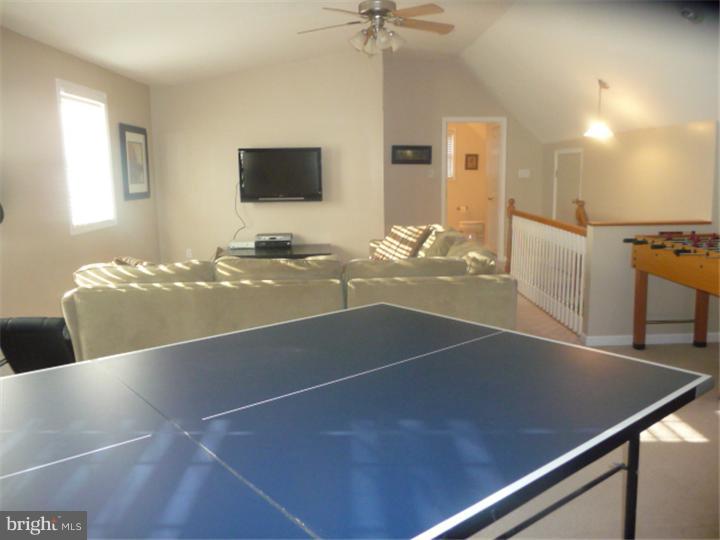 43 Flamingo Road Levittown, PA 19056 - Photo 21 of 25 Gallery Image 21