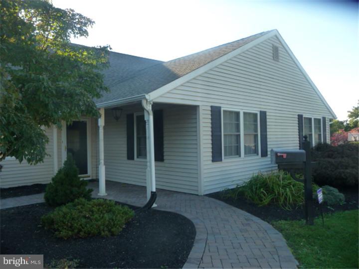 43 Flamingo Road Levittown, PA 19056 - Photo 4 of 25 Gallery Image 4