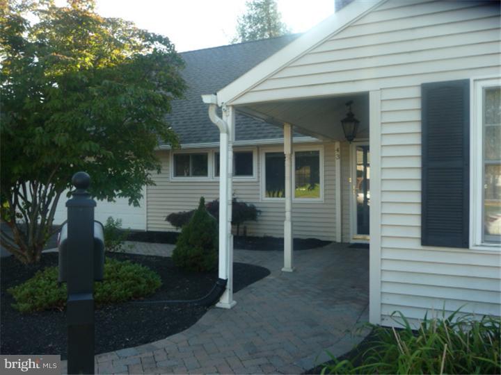43 Flamingo Road Levittown, PA 19056 - Photo 5 of 25 Gallery Image 5