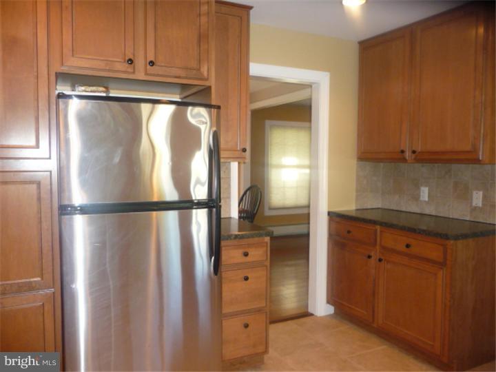 43 Flamingo Road Levittown, PA 19056 - Photo 7 of 25 Gallery Image 7