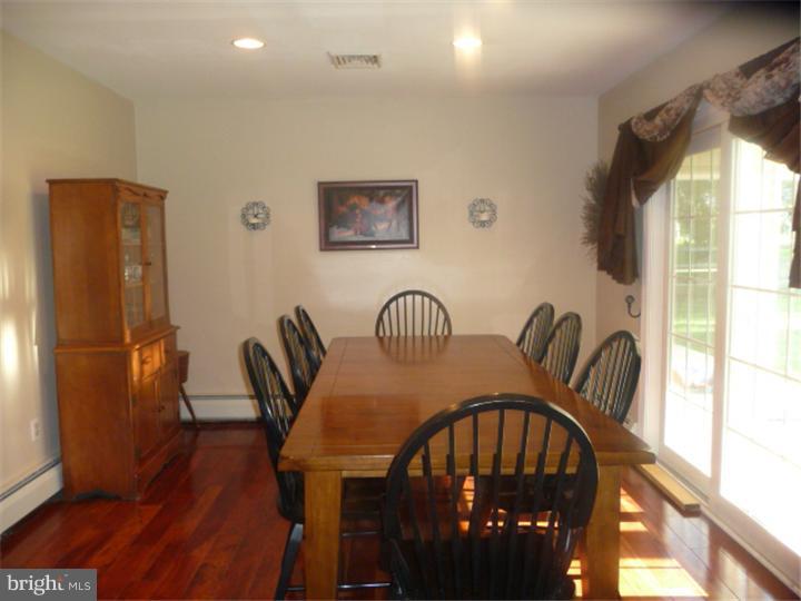 43 Flamingo Road Levittown, PA 19056 - Photo 9 of 25 Gallery Image 9