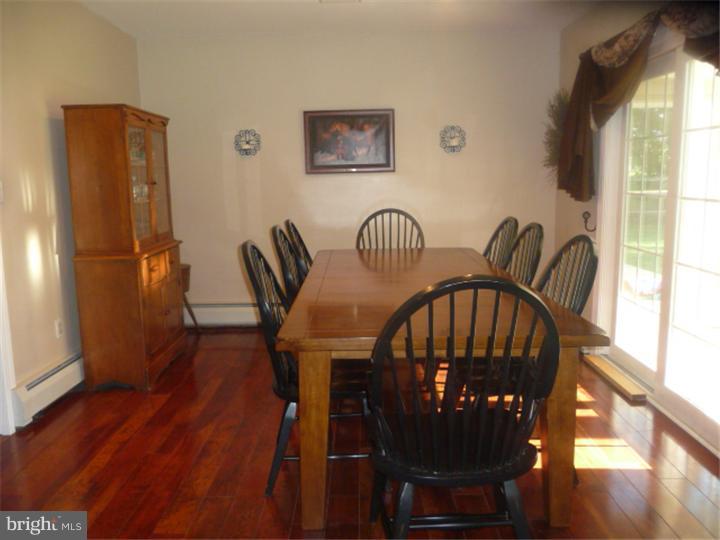 43 Flamingo Road Levittown, PA 19056 - Photo 10 of 25 Gallery Image 10