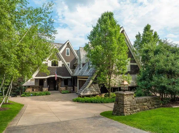 $5,500,000 | 14291 Shady Beach Trail Northeast, Prior Lake, MN 55372